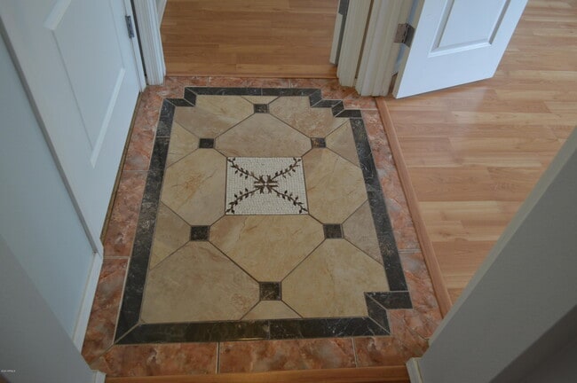 Building Photo - 1701 E Colter St