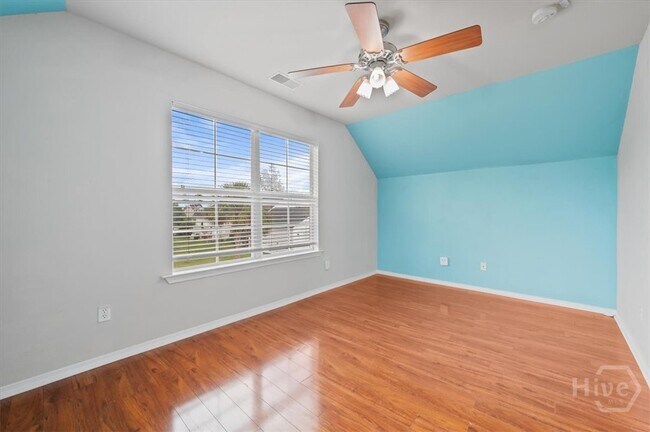 Building Photo - 17 Bushwood Dr