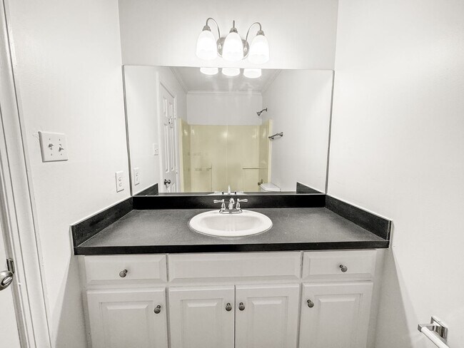Building Photo - Newly Remodeled 3-BR, 2-Bath Home