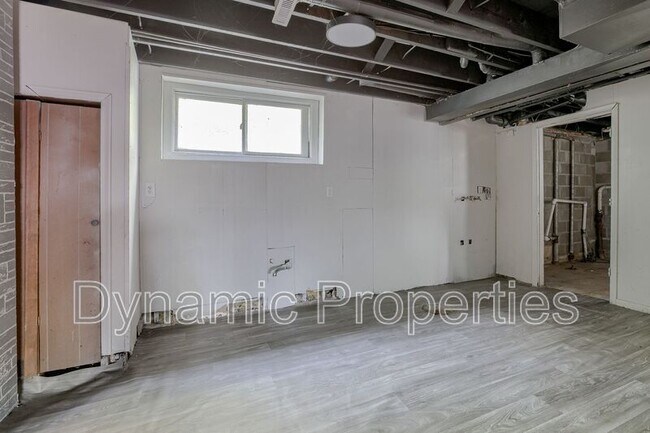 Building Photo - 8338 Burt St