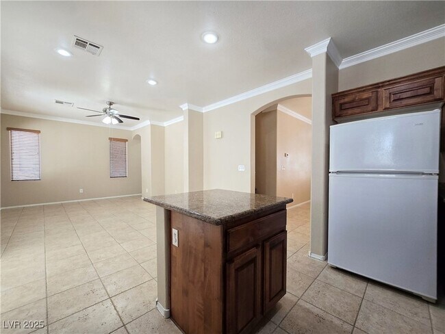 Building Photo - 5431 W Hasley Canyon Ave