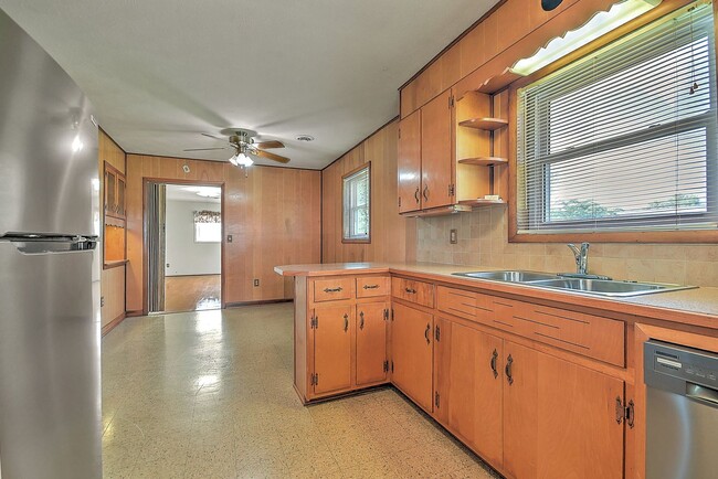Building Photo - 208 Hogan Ave