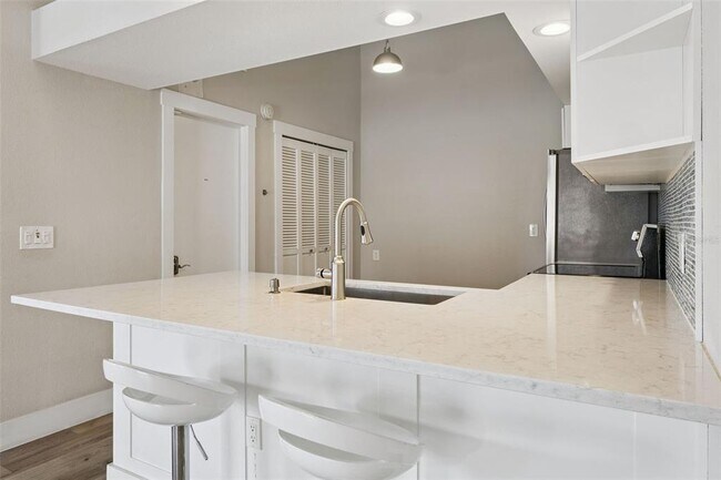 Building Photo - 7301 Spring Villas Cir
