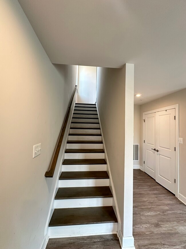 Building Photo - 131 Albany Pl