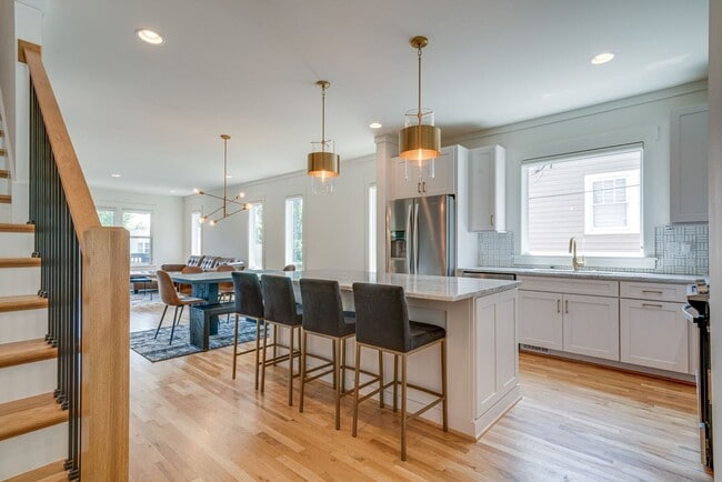 Building Photo - Partially Furnished Beauty