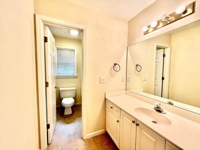 Building Photo - 3165 Maple Terrace Dr