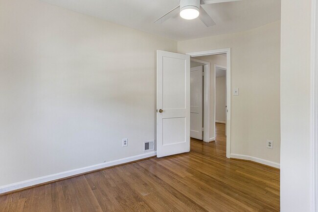 Building Photo - 2509 Crest Ave