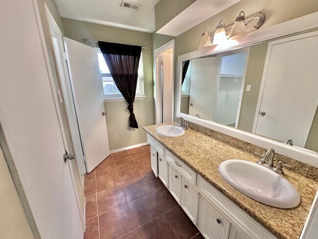 Building Photo - 17502 Cassina Dr