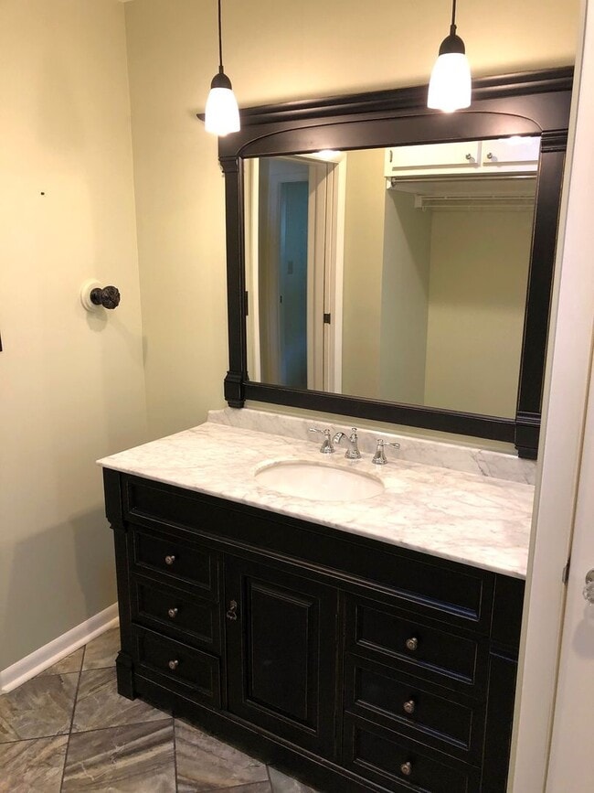 Building Photo - Move-In Ready!! 4 Bed, 2 Bath - LAWN CARE ...