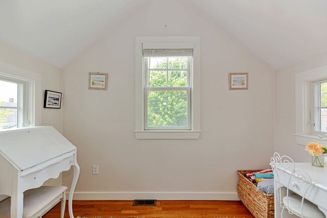 Building Photo - WINTER RENTAL: Changes In Latitude (Dogs Welcome!)