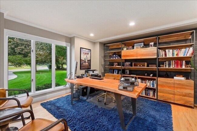 Building Photo - Luxury 5-Bedroom Home with Pool, Hot Tub &...