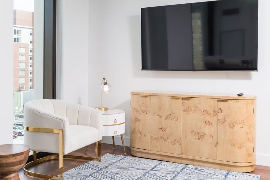 Building Photo - 212 Stuart St