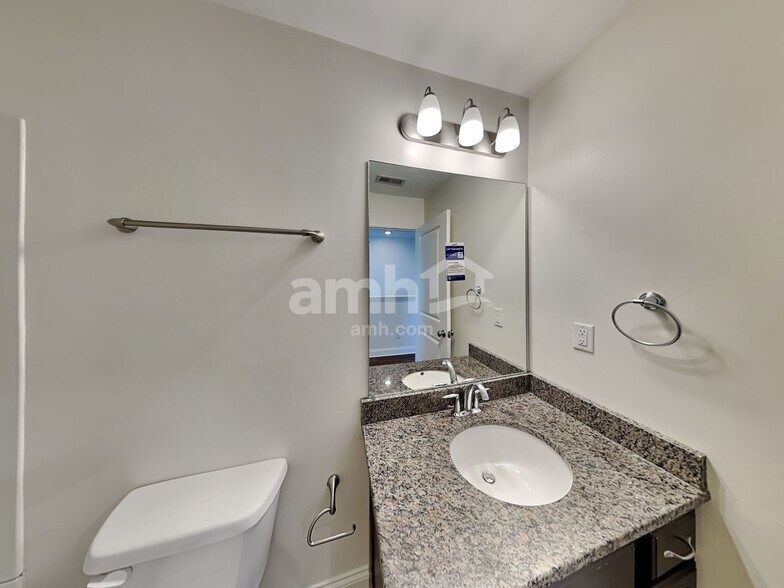 Building Photo - 8137 Willowbank Way