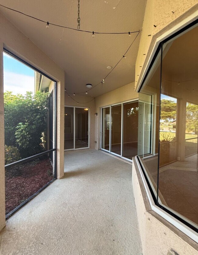 Building Photo - 4 Bedroom, 3 Bath Lakefront Home with 3-Ca...