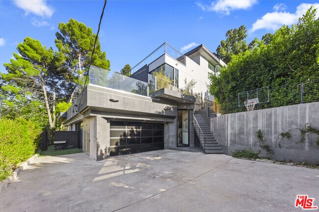 Building Photo - 3712 Broadlawn Dr