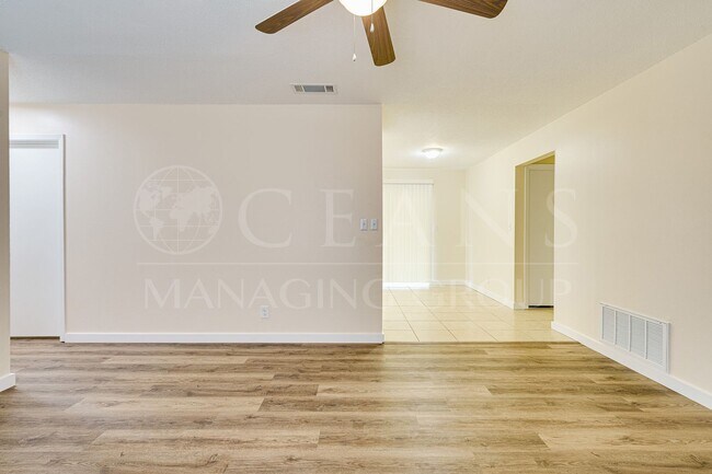 Building Photo - Modern Comfort in an Established Ormond Beach Neighborhood!
