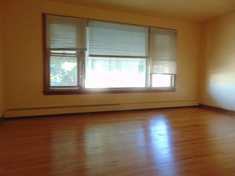 Building Photo - 2521 W 69th St