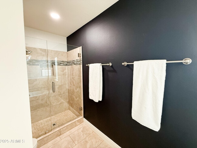 Building Photo - 8165 E Del Caverna Dr