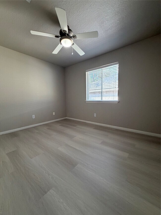 Building Photo - 54 E Misty Dawn Dr