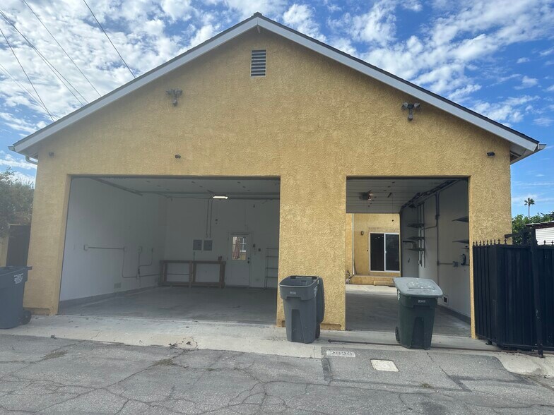Building Photo - 2820 W 154th St
