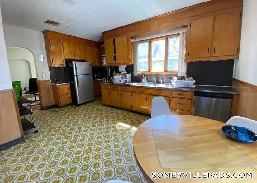 Building Photo - 70 Ossipee Rd