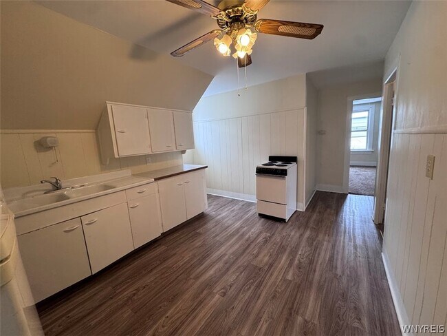 Building Photo - 350 Delaware St