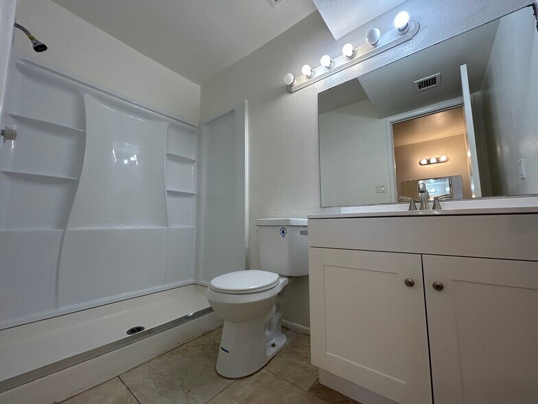 Building Photo - 5744 N 44th Ave