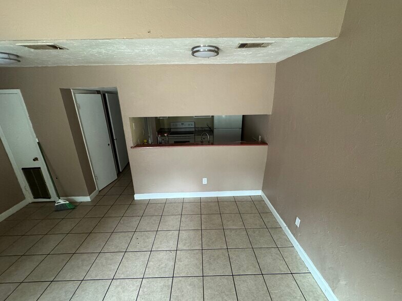 Building Photo - 1860 Nekoma Ct