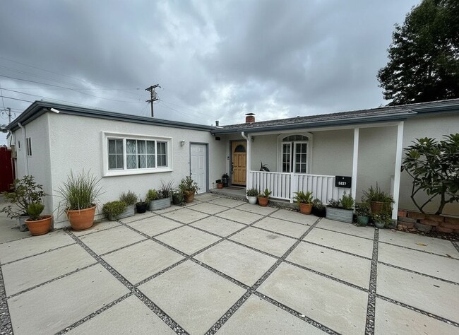 Building Photo - 5027 Ensign St