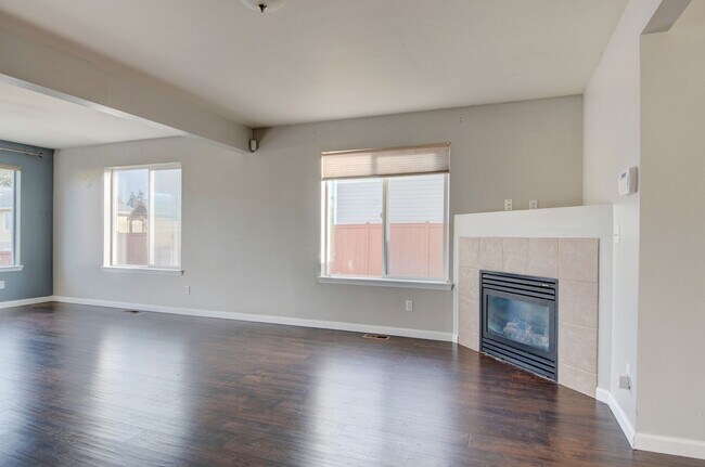 Building Photo - 5-Bedroom Home with Primary Bedroom on Main Floor