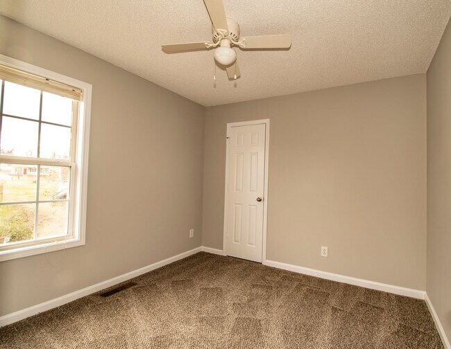 Building Photo - 3 Bedroom Pet Friendly Home For Rent In St...