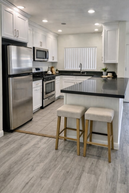 Building Photo - 12755 Vanowen St