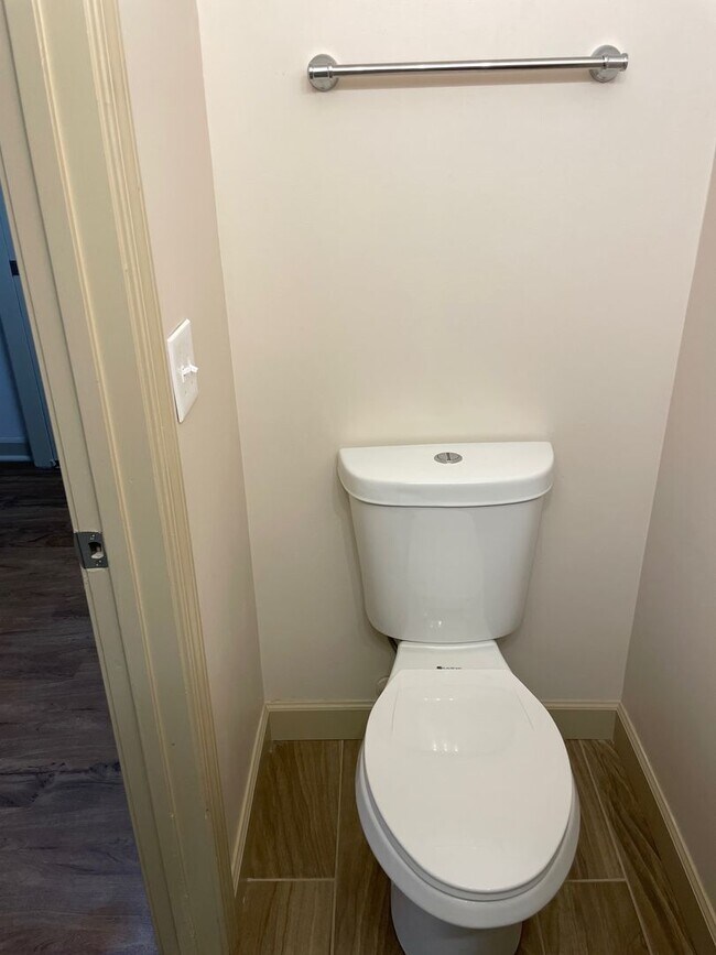 Building Photo - 1304