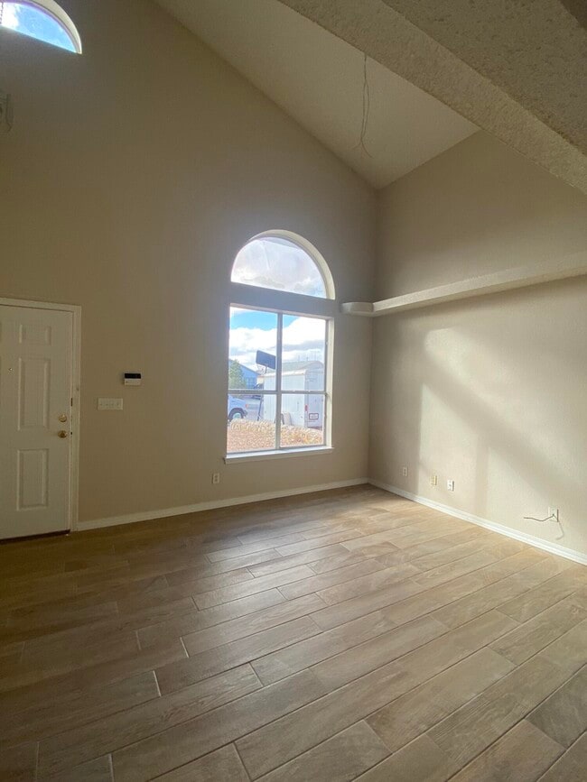 Building Photo - 3916 Tierra Arena Dr