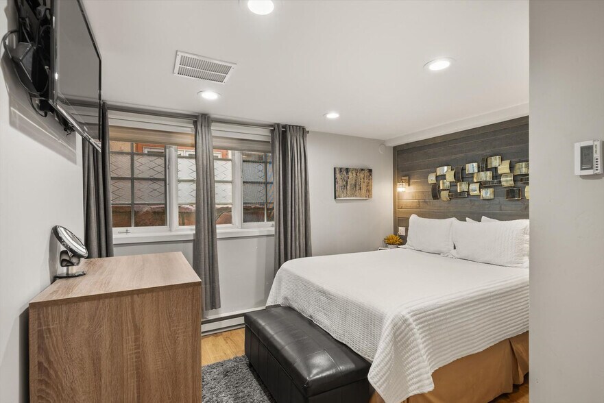 Building Photo - 711 S Galena St