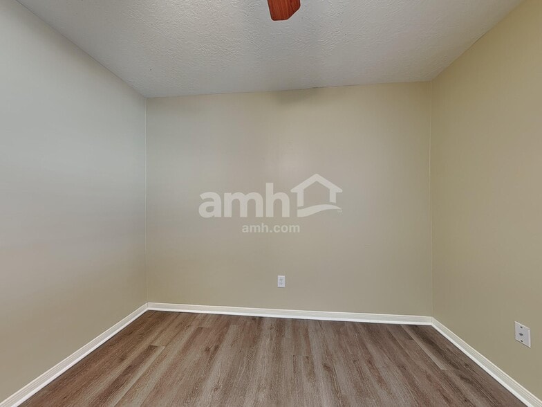 Building Photo - 19339 Otter Trail Ct