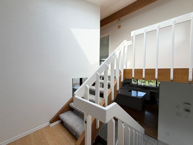 Building Photo - 3695 Sqft. Redondo home near Puget Sound!