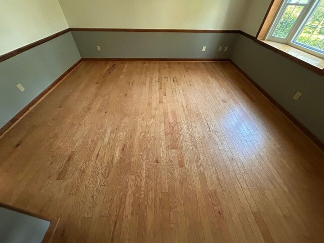 Building Photo - Charming 3-Bedroom Ranch on Oversized Corn...