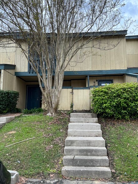 Building Photo - 537 Hickory Hill Dr