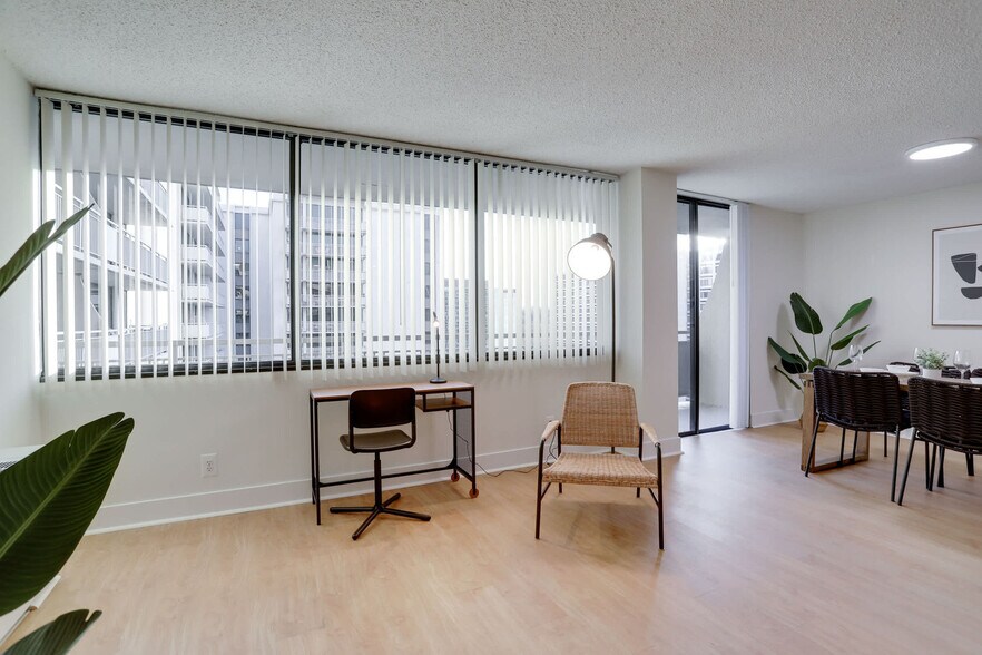 Building Photo - 320 23rd St S