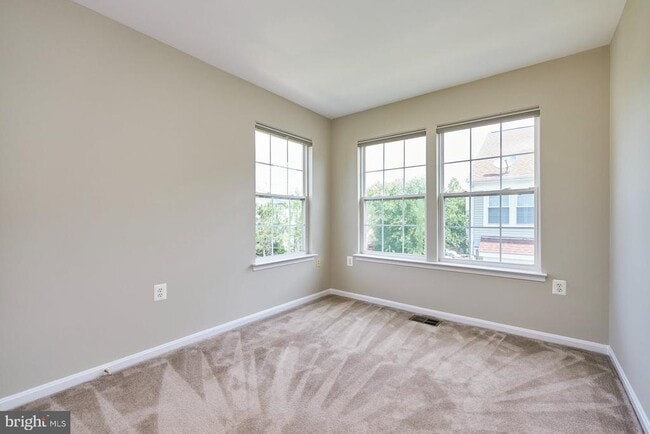 Building Photo - 4100 Fountainside Ln