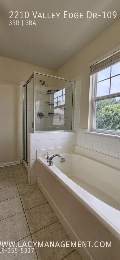 Building Photo - 2210 Valley Edge Dr