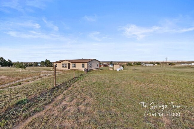 Building Photo - MODERN UPGRADES AND RURAL LIVING IN PEYTON - Security Deposit Waiver Available