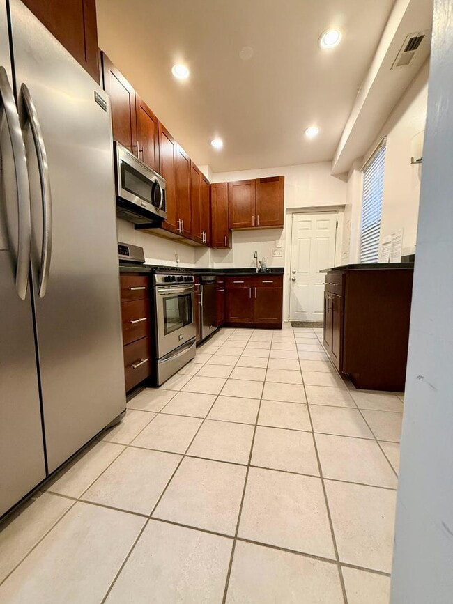 Building Photo - 124 W Hamburg St