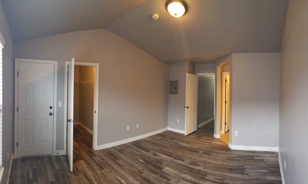Master Bedroom - 7334 S Shelby View Dr