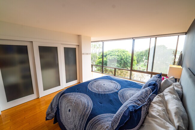 Building Photo - 4337 Marina City Dr