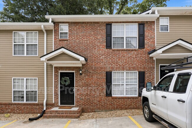 Building Photo - 521 Lawson St