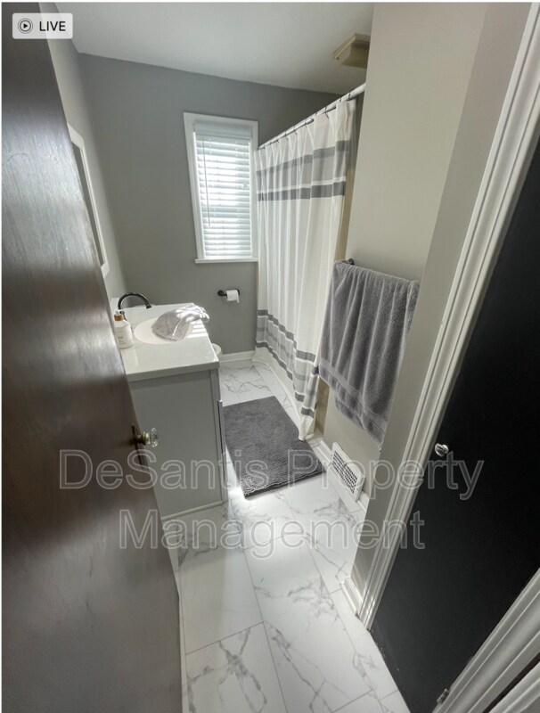 Building Photo - 811 California Ave