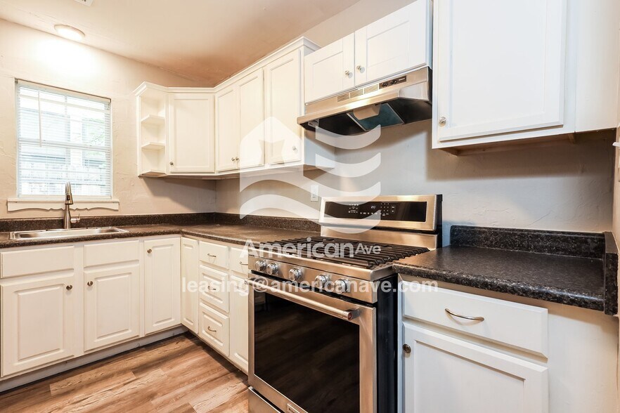 Building Photo - 3316 Pioneer Ave