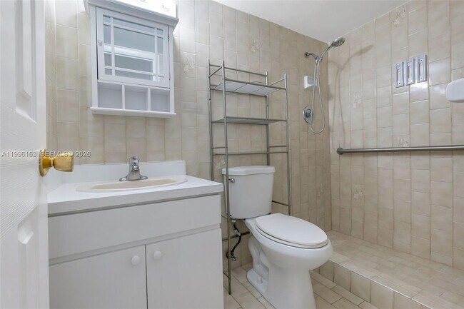 Building Photo - 6130 W 19th Ave